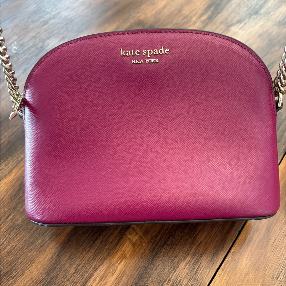 Kate Spade EUC Fuschia Leather Crossbody Purse with Gold Tone Chain Accents